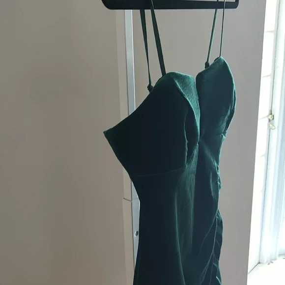 Emerald Sundae Green Velvet Body-con Mini Dress Size Medium - Picture 5 of 5